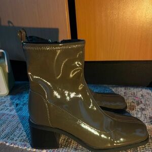 Elegant Glossy Heeled Boots in Brown